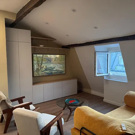 70 M2, Renovated, Perfect Location In Apartment
