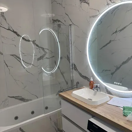 Apartman 70 M2, Renovated, Perfect Location In Párizs